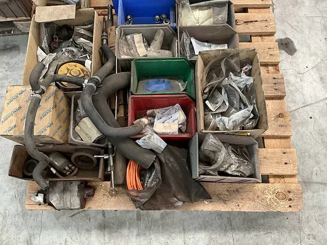 Groot lot heftruck toebehoren en onderdelen - afbeelding 12 van  25