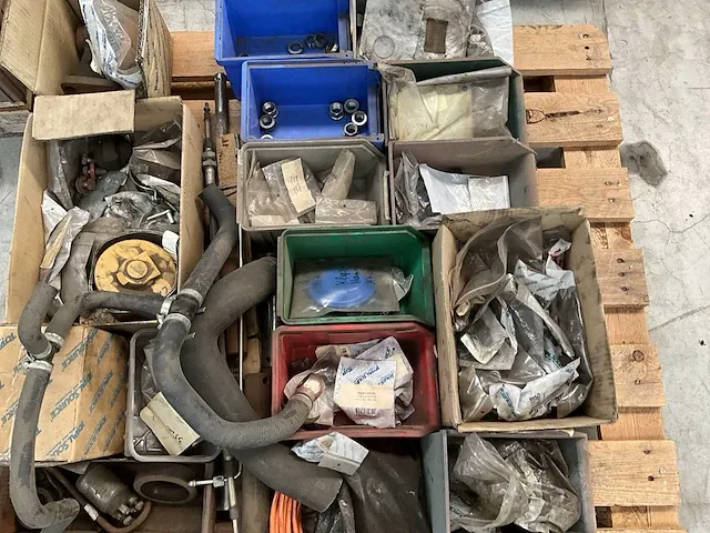 Groot lot heftruck toebehoren en onderdelen - afbeelding 19 van  25