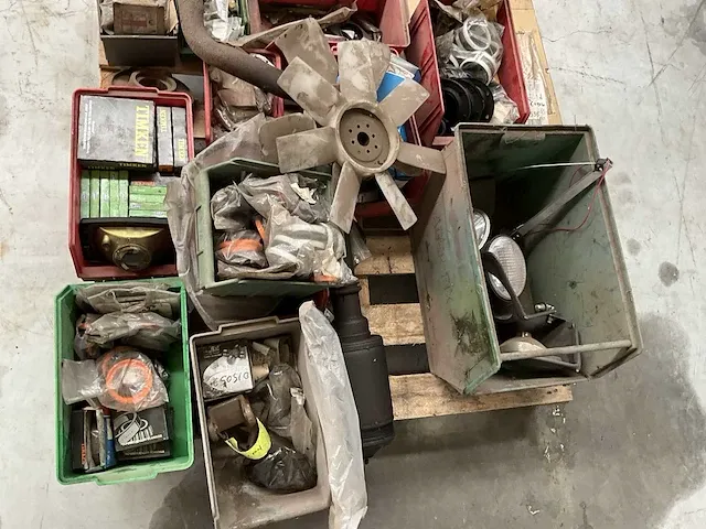 Groot lot heftruck toebehoren en onderdelen - afbeelding 14 van  37