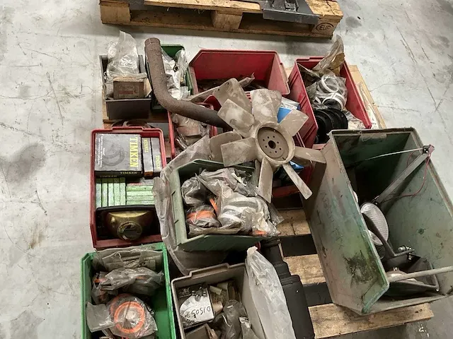 Groot lot heftruck toebehoren en onderdelen - afbeelding 15 van  37