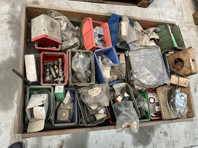 Groot lot heftruck toebehoren en onderdelen - afbeelding 22 van  37