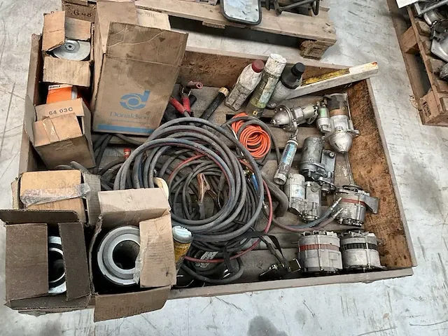 Groot lot heftruck toebehoren en onderdelen - afbeelding 24 van  37