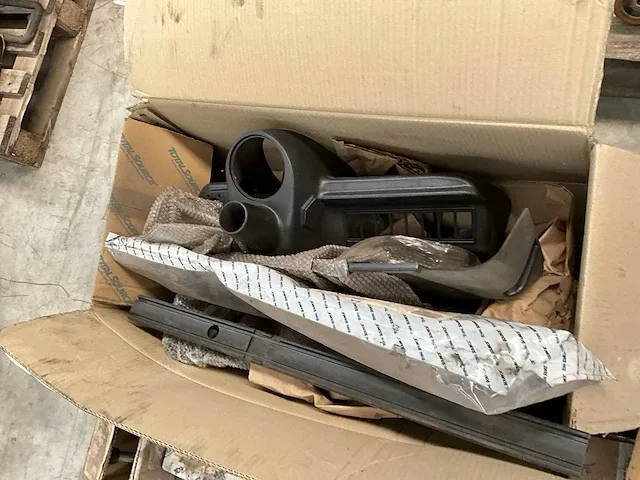 Groot lot heftruck toebehoren en onderdelen - afbeelding 35 van  37