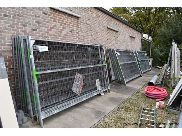 Groot lot hekwerk plus voeten - afbeelding 1 van  5