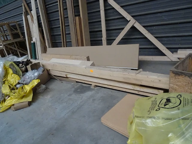 Groot lot hout - afbeelding 9 van  11