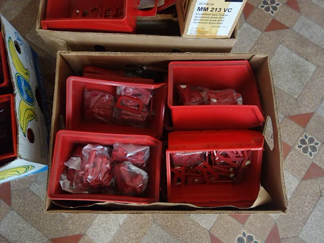 Groot lot kaarsvet (houten bak niet inbegrepen) - afbeelding 3 van  30