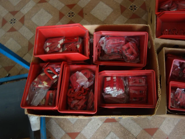 Groot lot kaarsvet (houten bak niet inbegrepen) - afbeelding 4 van  30