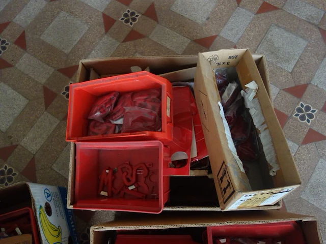 Groot lot kaarsvet (houten bak niet inbegrepen) - afbeelding 5 van  30