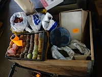 Groot lot kaarsvet (houten bak niet inbegrepen) - afbeelding 1 van  30