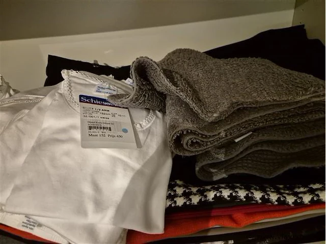 Groot lot kledij en textielwaren - afbeelding 3 van  5