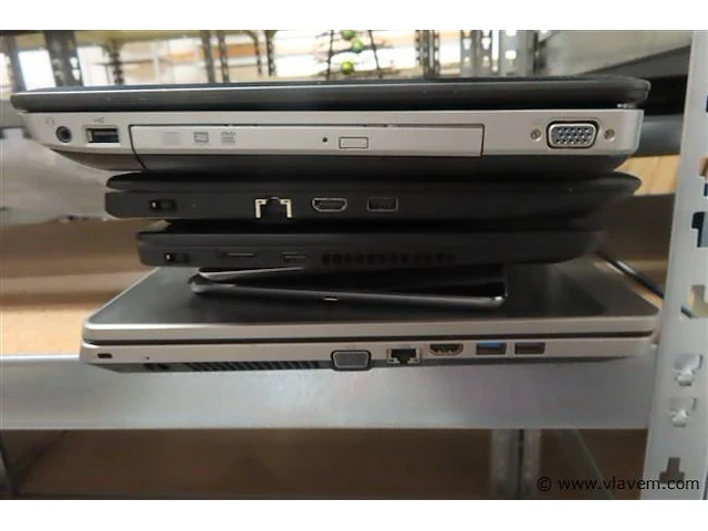 Groot lot laptops (onder andere apple, dell en lenovo), ipad en adapters, werking onbekend - afbeelding 2 van  12