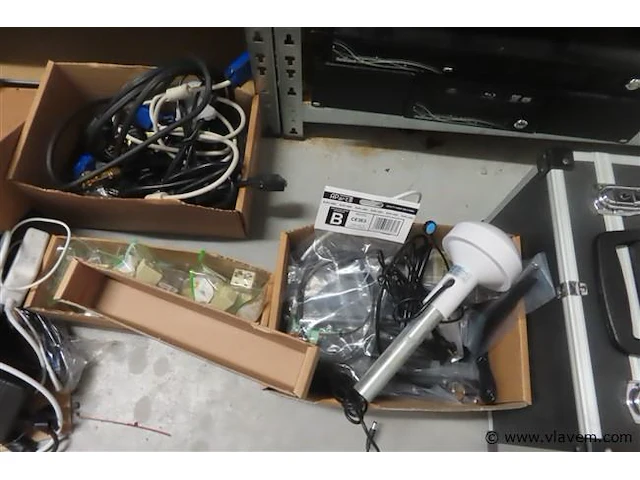 Groot lot laptops (onder andere apple, dell en lenovo), ipad en adapters, werking onbekend - afbeelding 4 van  12