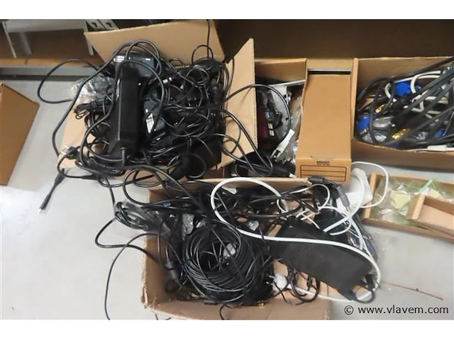 Groot lot laptops (onder andere apple, dell en lenovo), ipad en adapters, werking onbekend - afbeelding 5 van  12