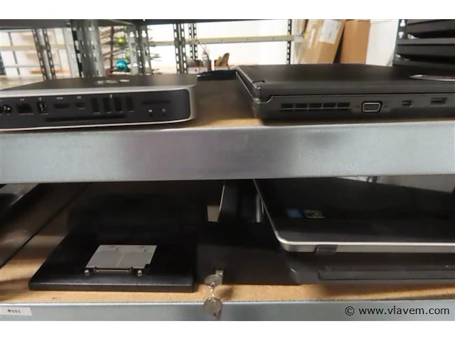 Groot lot laptops (onder andere apple, dell en lenovo), ipad en adapters, werking onbekend - afbeelding 12 van  12