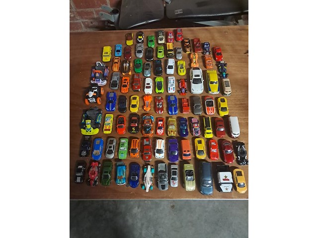 Groot lot metalen wagens 87 stuks - afbeelding 1 van  6