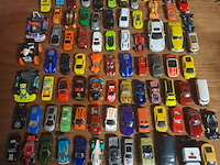 Groot lot metalen wagens 87 stuks - afbeelding 1 van  6