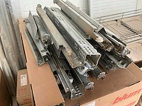 Groot lot meubelbeslag en houtafwerkingsmateriaal - afbeelding 2 van  19