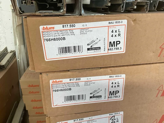 Groot lot meubelbeslag en houtafwerkingsmateriaal - afbeelding 3 van  19