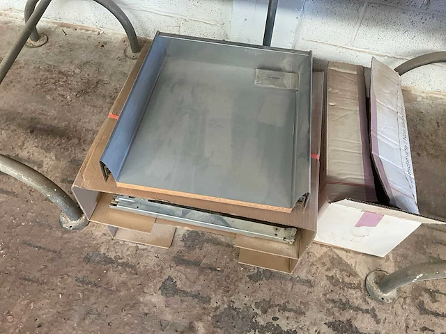 Groot lot meubelbeslag en houtafwerkingsmateriaal - afbeelding 7 van  19