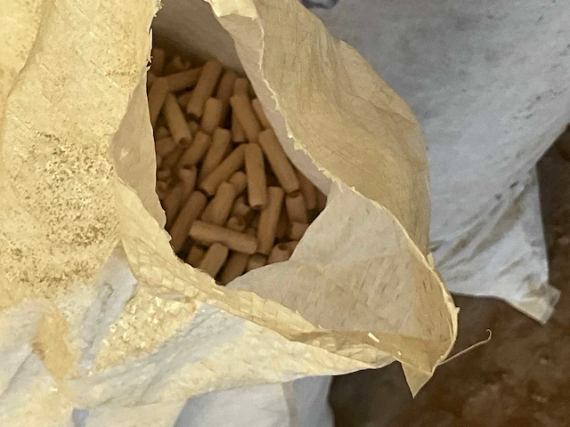 Groot lot meubelbeslag en houtafwerkingsmateriaal - afbeelding 10 van  19
