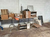 Groot lot meubelbeslag en houtafwerkingsmateriaal - afbeelding 1 van  19