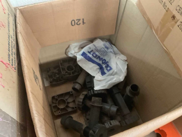 Groot lot meubelbeslag en houtafwerkingsmateriaal - afbeelding 15 van  19