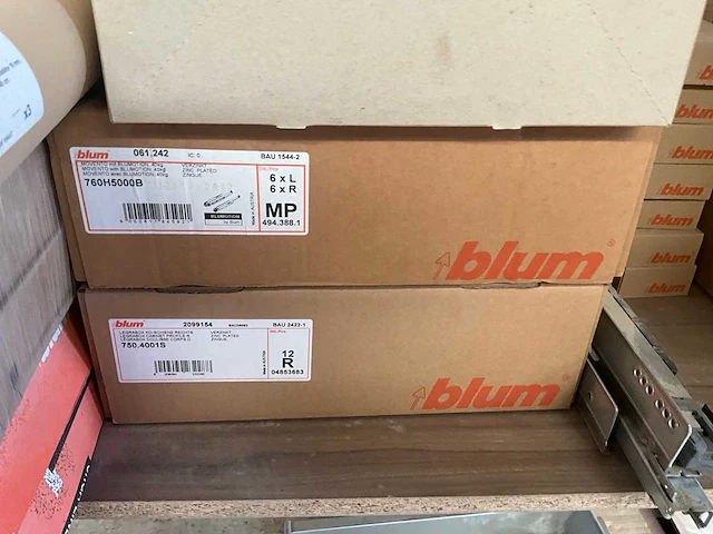 Groot lot meubelbeslag en houtafwerkingsmateriaal - afbeelding 17 van  19
