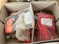 Groot lot meubelbeslag en houtafwerkingsmateriaal - afbeelding 18 van  19