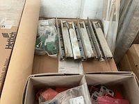 Groot lot meubelbeslag en houtafwerkingsmateriaal - afbeelding 19 van  19