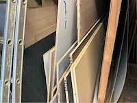 Groot lot plaatmateriaal en enkele kastdeurtjes. - afbeelding 5 van  27