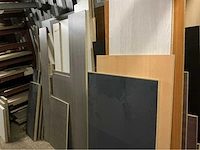 Groot lot plaatmateriaal en enkele kastdeurtjes. - afbeelding 11 van  27