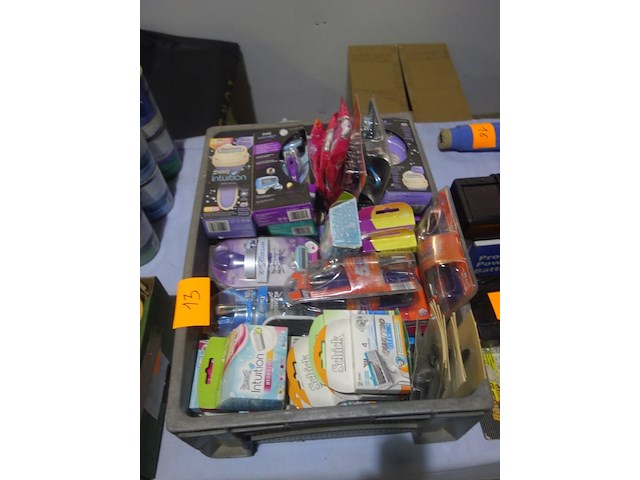 Groot lot scheergerief voor vrouwen en mannen - afbeelding 1 van  1