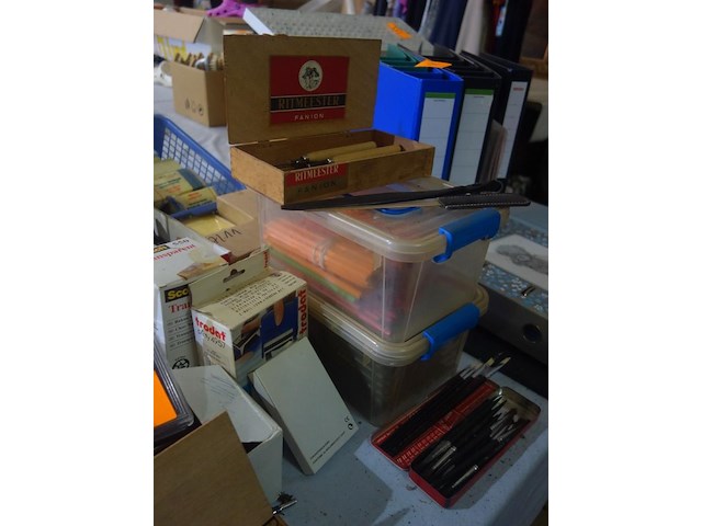 Groot lot schrijf- en tekengerief - afbeelding 4 van  5