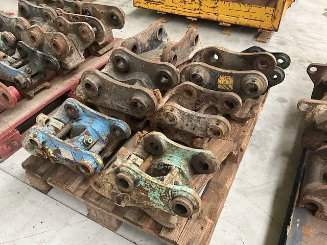 Groot lot snelwissels minikraan compleet met onderdelen. - afbeelding 5 van  15