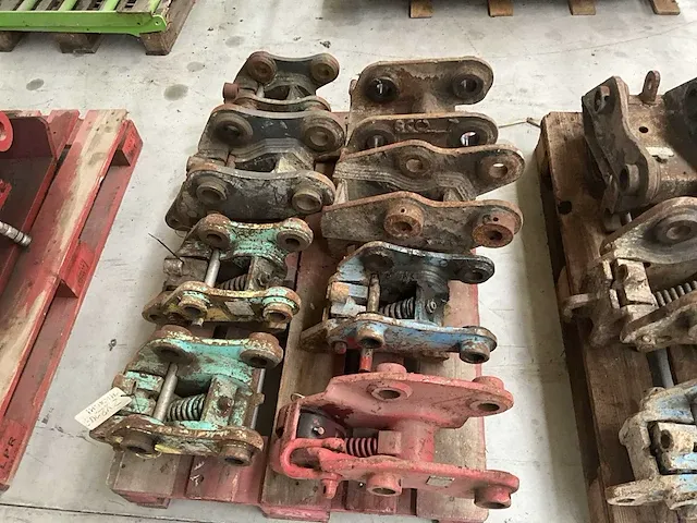 Groot lot snelwissels minikraan compleet met onderdelen. - afbeelding 7 van  15