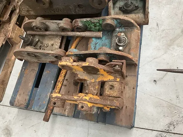 Groot lot snelwissels minikraan compleet met onderdelen. - afbeelding 11 van  15