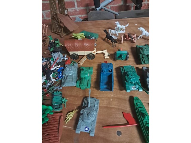 Groot lot soldaatjes,cowboys,indianen plastiek - afbeelding 2 van  7