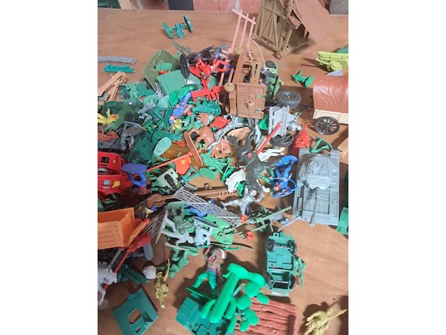 Groot lot soldaatjes,cowboys,indianen plastiek - afbeelding 3 van  7