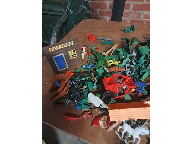 Groot lot soldaatjes,cowboys,indianen plastiek - afbeelding 4 van  7
