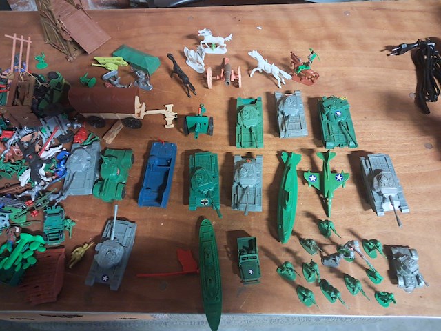 Groot lot soldaatjes,cowboys,indianen plastiek - afbeelding 5 van  7