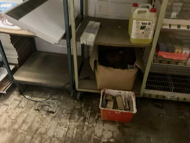 Groot lot verf en toebehoren - afbeelding 24 van  27