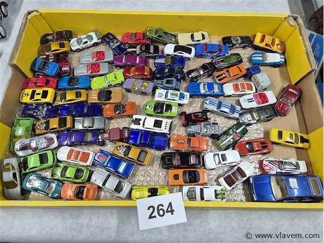 Groot lot volgens foto's - afbeelding 1 van  3