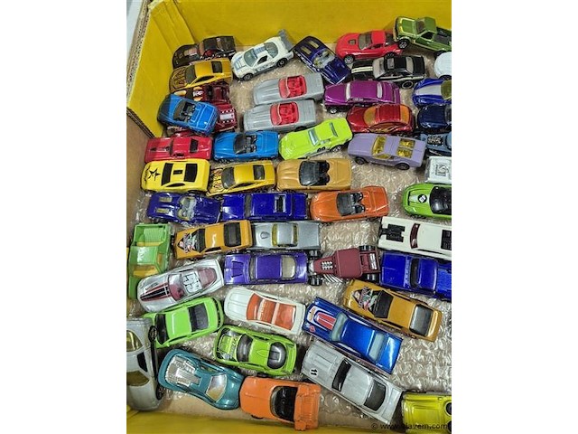 Groot lot volgens foto's - afbeelding 2 van  3