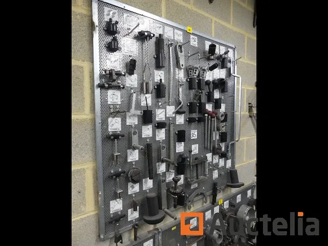 Grote aantal gereedschappen en stukken voor garage - afbeelding 5 van  82