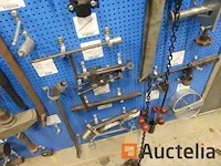 Grote aantal gereedschappen en stukken voor garage - afbeelding 7 van  82