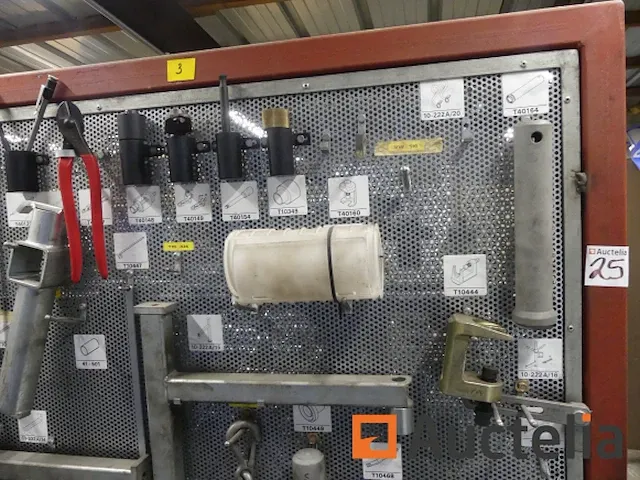 Grote aantal gereedschappen en stukken voor garage - afbeelding 8 van  82