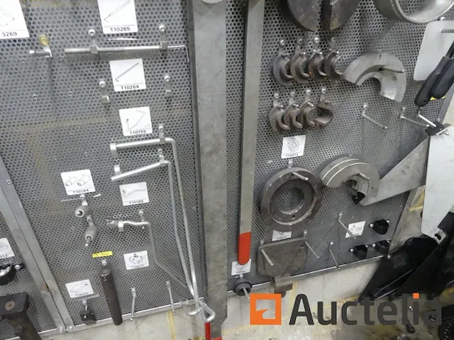 Grote aantal gereedschappen en stukken voor garage - afbeelding 21 van  82
