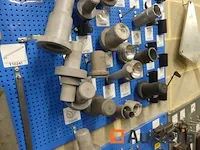 Grote aantal gereedschappen en stukken voor garage - afbeelding 29 van  82