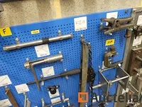 Grote aantal gereedschappen en stukken voor garage - afbeelding 31 van  82