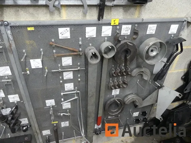 Grote aantal gereedschappen en stukken voor garage - afbeelding 33 van  82